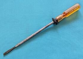 611-8 Klein Tools Vintage No. Inch Slotted Screw Holding Screwdriver Chicago Usa