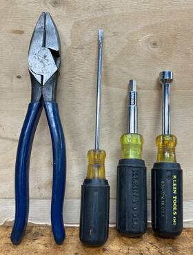 D215-9ne Klein Tools -630 7/16 Inch Nut Driver And Screwdrivers