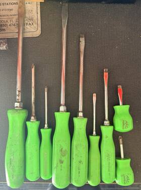 Pnr1a6 Mac 8pc Green Handle Screwdriver Set Flat/phillips Ergonomic Grip Steel