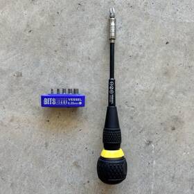 2200mbh Vessel Ratcheting Ball Grip Screwdriver Extra Bits Excellent Condition