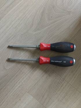00733 Wiha 5.5mm X 100mm Heavy Duty Slotted Screwdriver Softfinish And Phillips Ph2