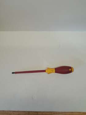 1yug1 Wiha Softfinish Electricican 320n Vde Slotted Screwdriver 1.2x6.5x150