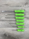 Snap-on Tools 7PC Green Hard Grip Combination Screwdriver Set SDDX70AG. Fixed Price $209.99.